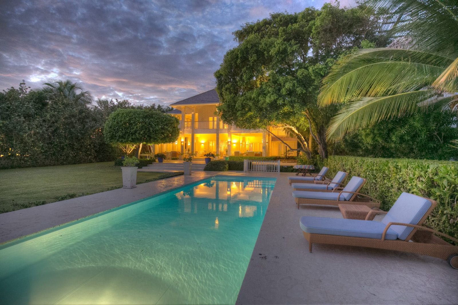 Elegant Oceanfront Villa With Outstanding Views In Punta Cana – DOM005