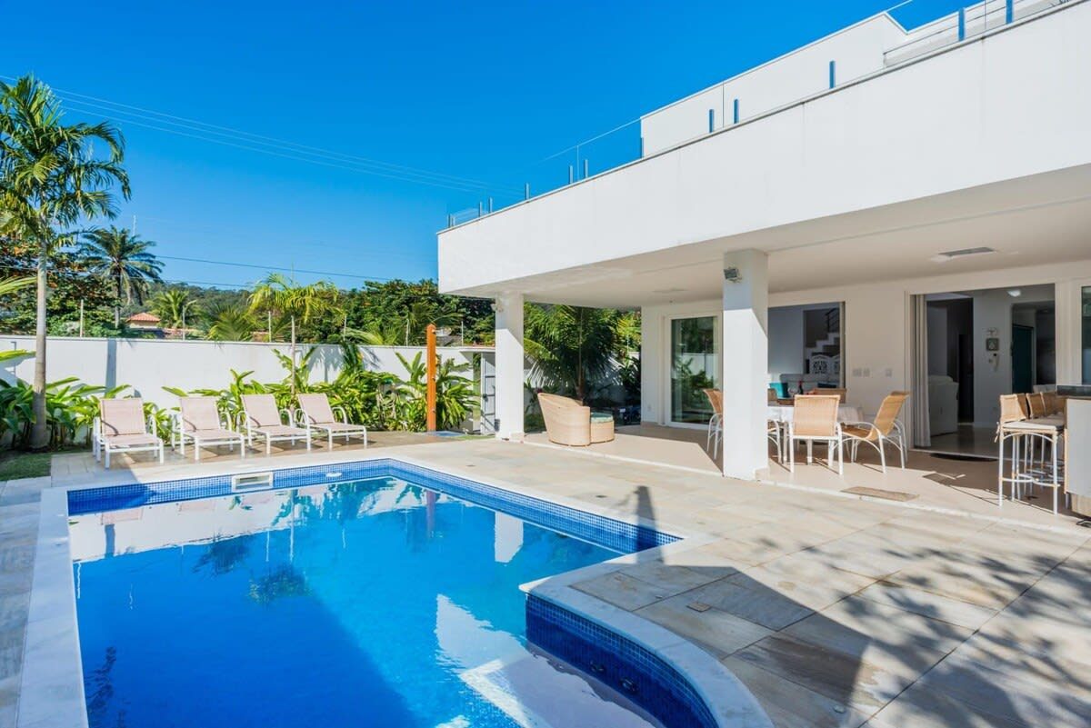 Exuberant Beach Mansion – SAO015