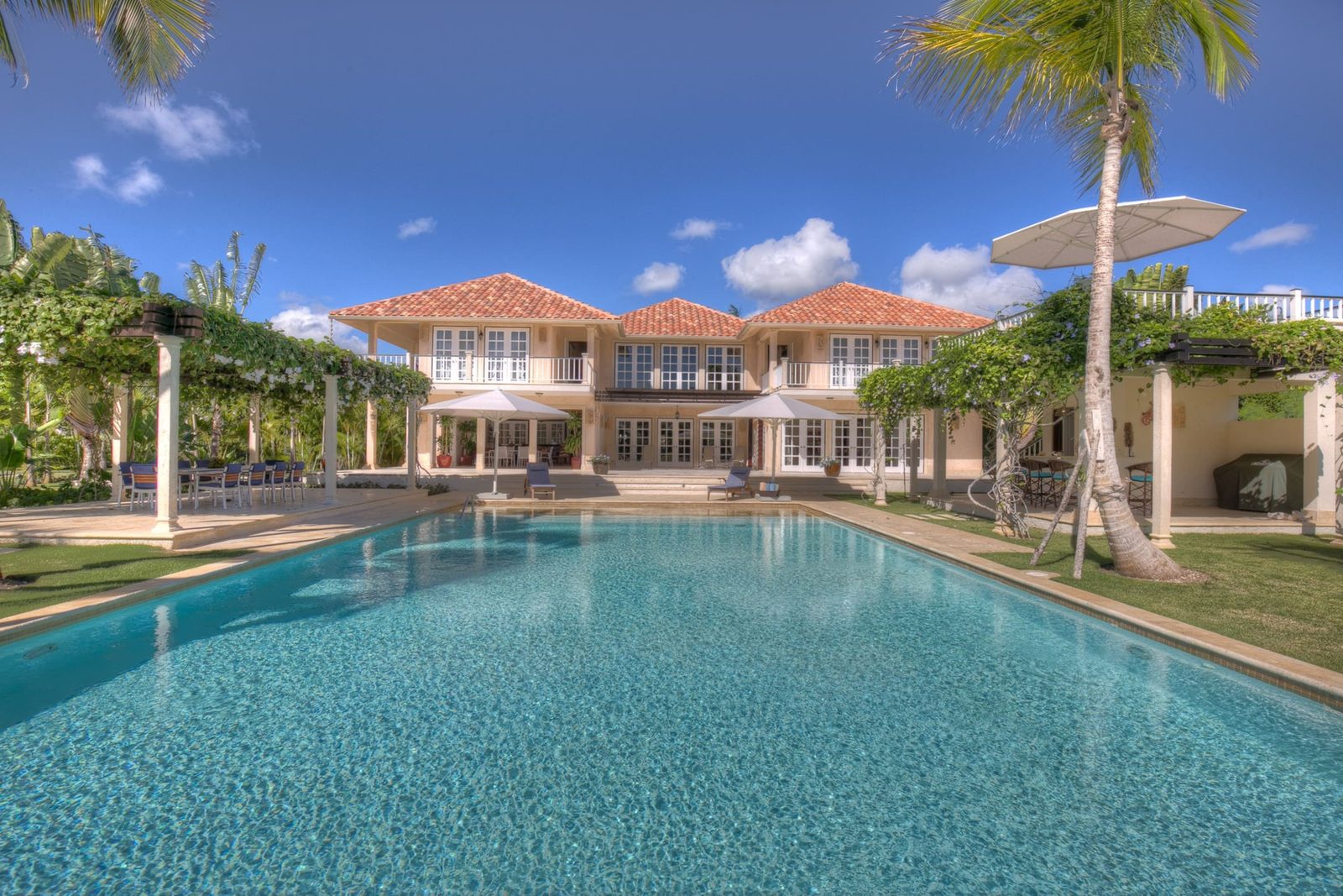 Large And Sober Villa With Golf Views And Jacuzzi In Punta Cana – DOM017