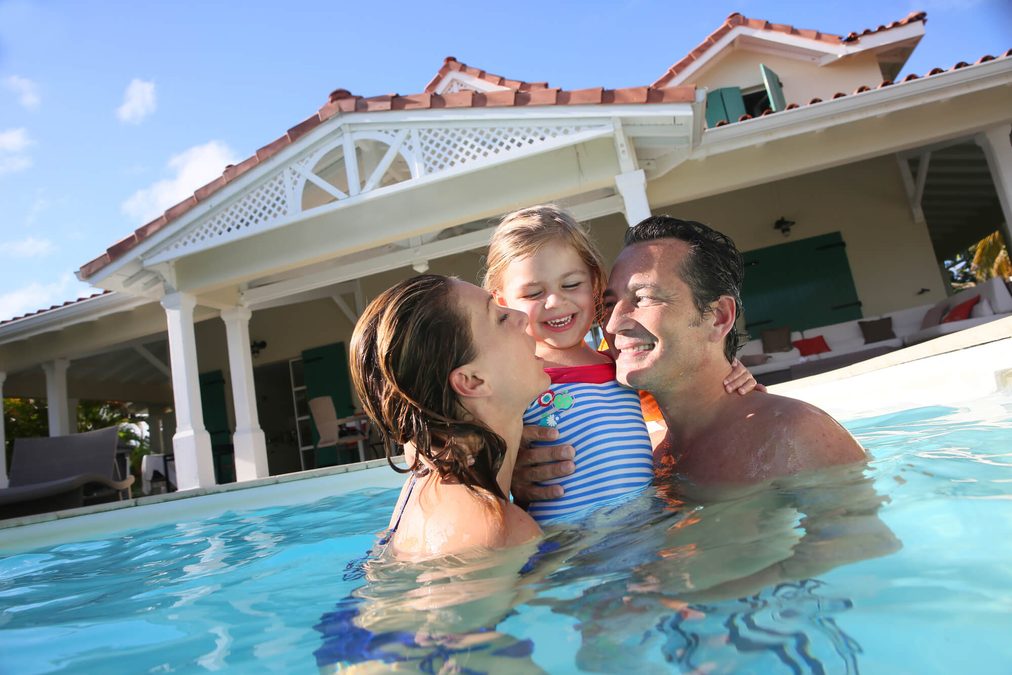 6 advantages of renting a property for holiday season!