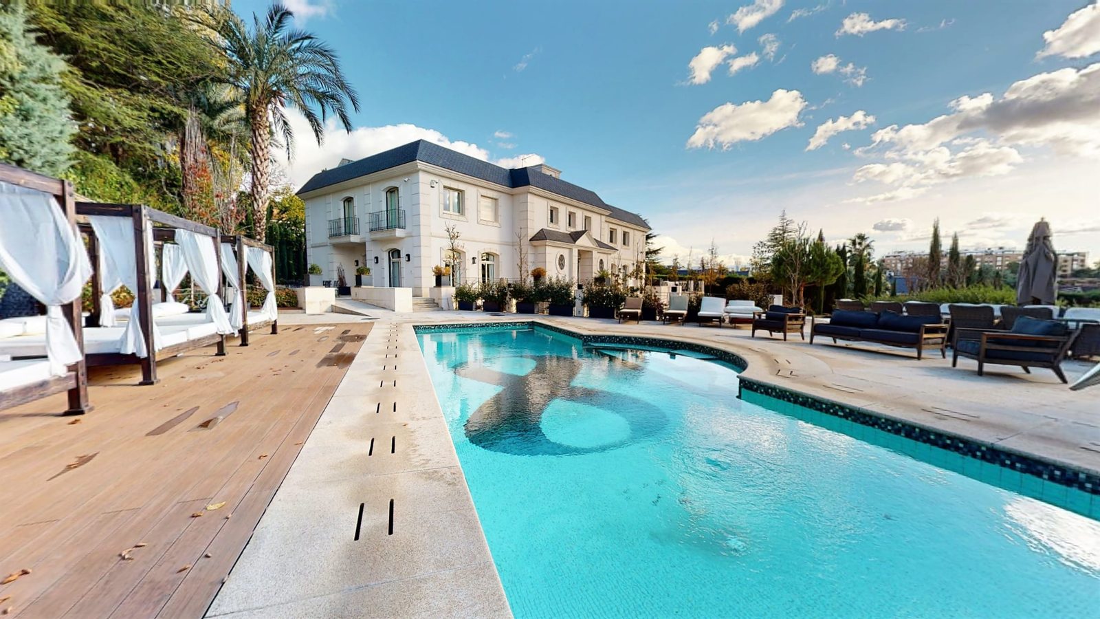 Authentic Luxury Mansion in Madrid – MAD002