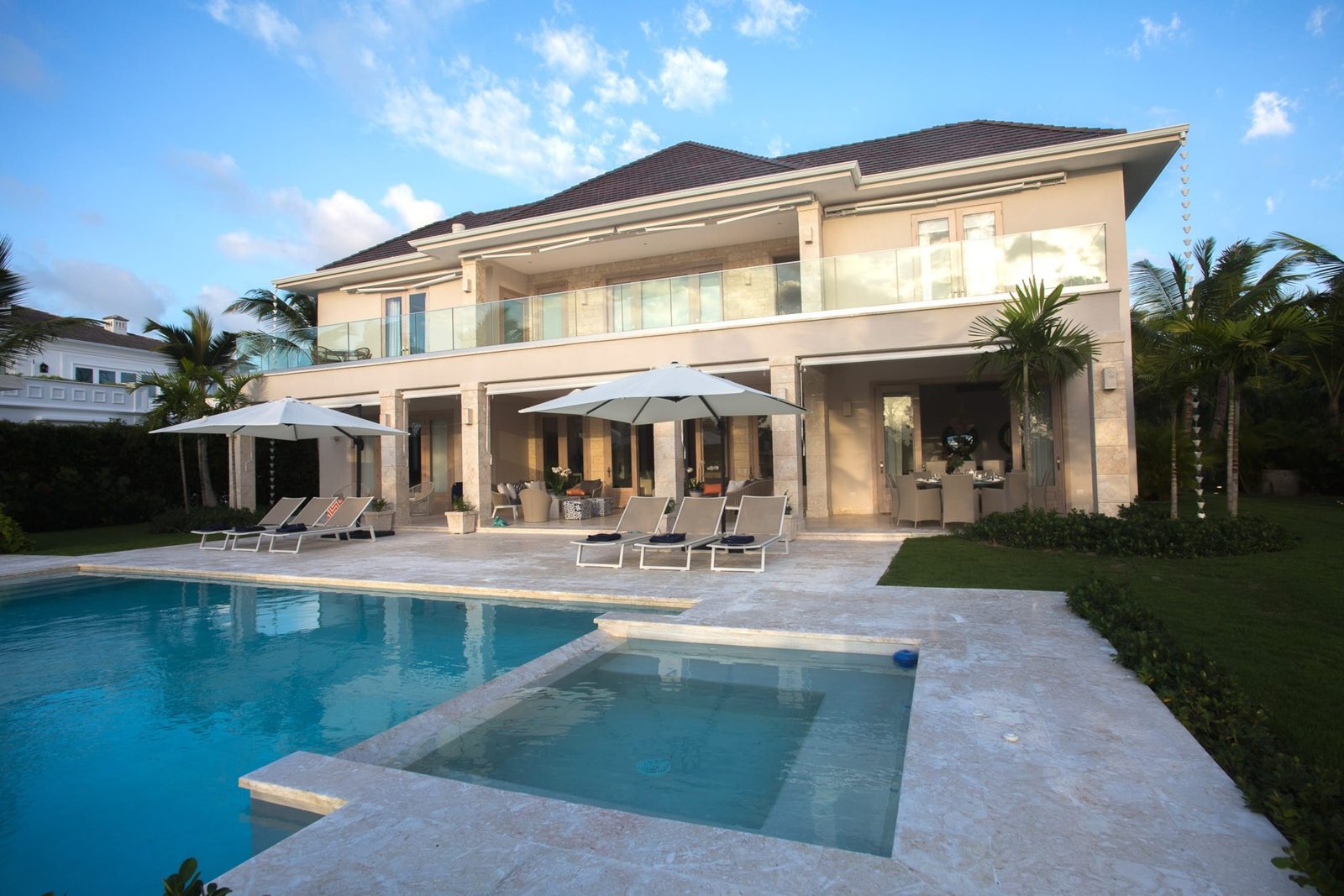 Alluring And Refined Villa With Golf Views In Secluded Area – DOM046